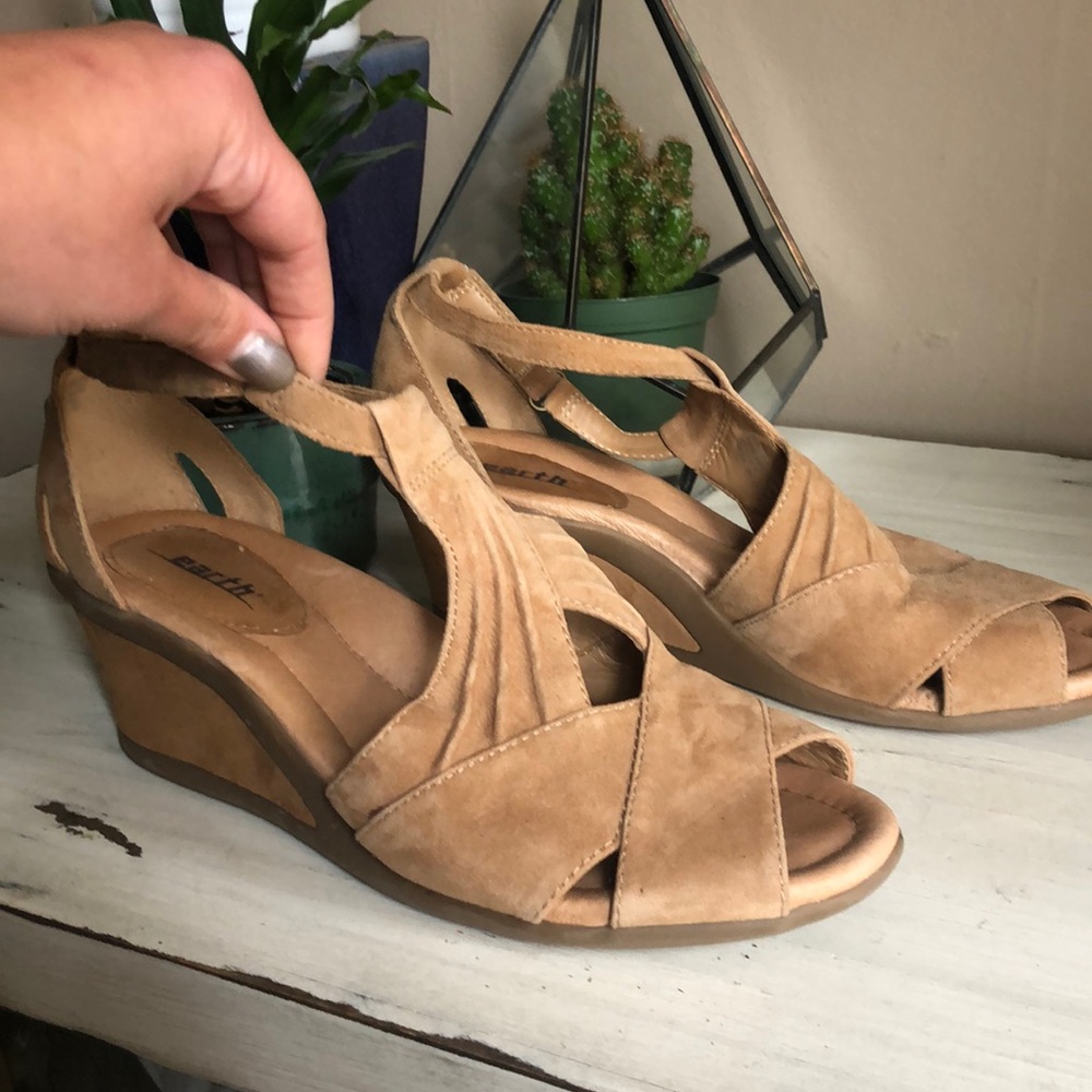 Like new Earth suede wedge sandals